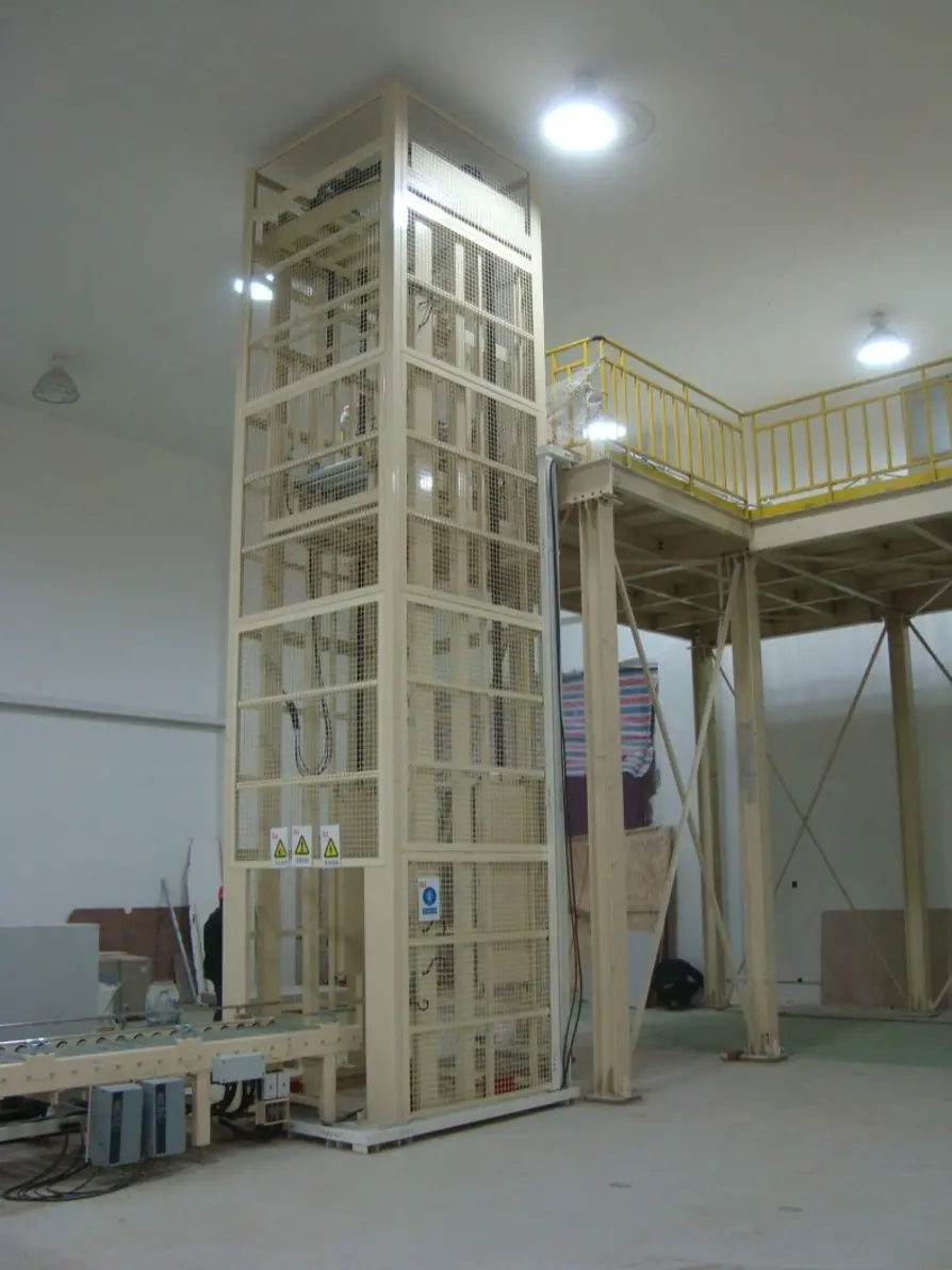 Elevator for 4-way shuttle ASRS system